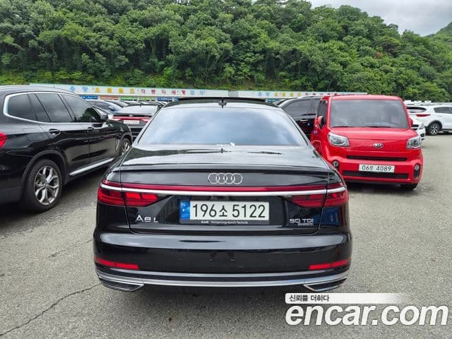 Audi A8 2021 — ფოტო 4/17