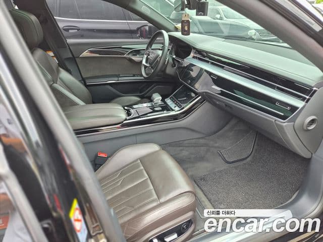 Audi A8 2021 — ფოტო 7/17