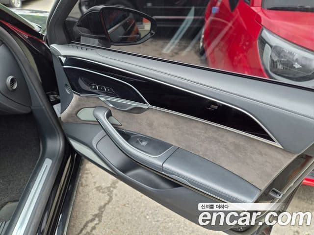 Audi A8 2021 — Şəkil 8/17