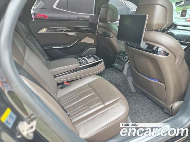 Audi A8 2021 — ფოტო 11/17