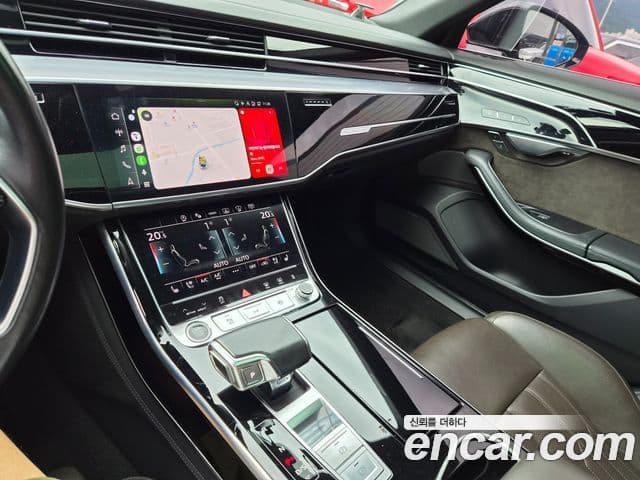 Audi A8 2021 — Şəkil 13/17
