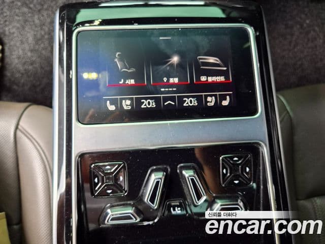 Audi A8 2021 — Şəkil 15/17