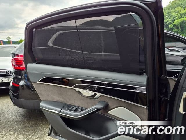 Audi A8 2021 — ფოტო 17/17
