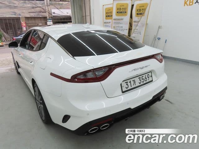 Kia Stinger 2019 — Фото 1/20
