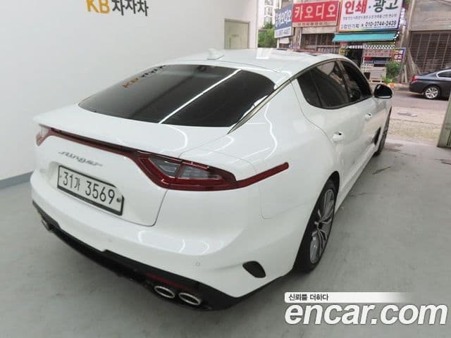 Kia Stinger 2019 — Фото 3/20