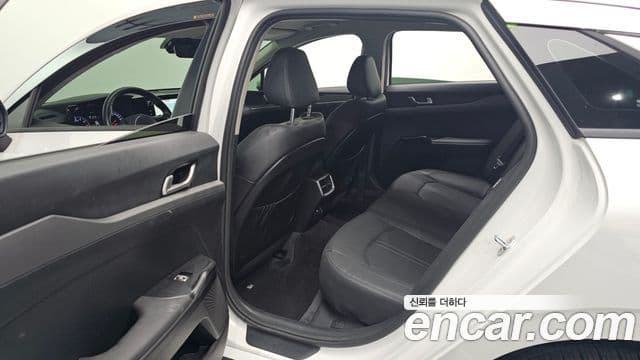 Kia K5 2022 — ფოტო 12/20