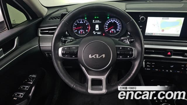Kia K5 2022 — ფოტო 13/20