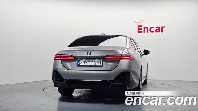 BMW 5 Series 2025 — ფოტო 4/20