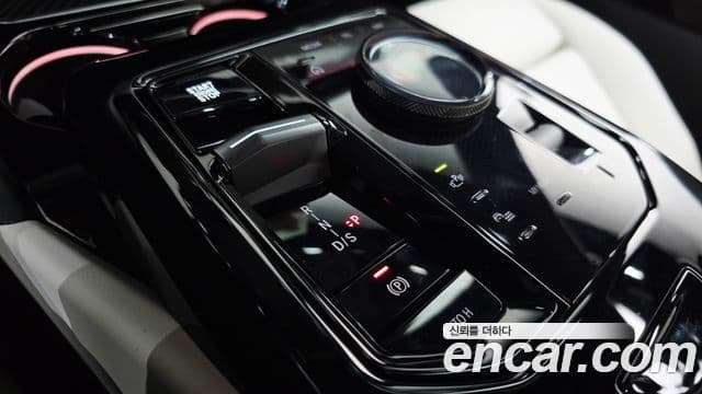 BMW 5 Series 2025 — ფოტო 9/20