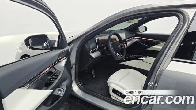 BMW 5 Series 2025 — ფოტო 10/20