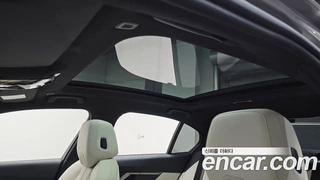 BMW 5 Series 2025 — ფოტო 17/20