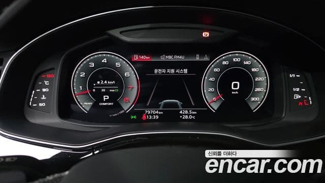 Audi Q8 2022 — Photo 11/39