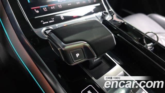 Audi Q8 2022 — Photo 8/39