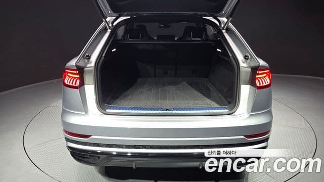 Audi Q8 2022 — Photo 17/39