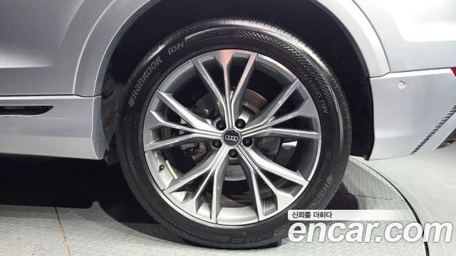 Audi Q8 2022 — Photo 9/39