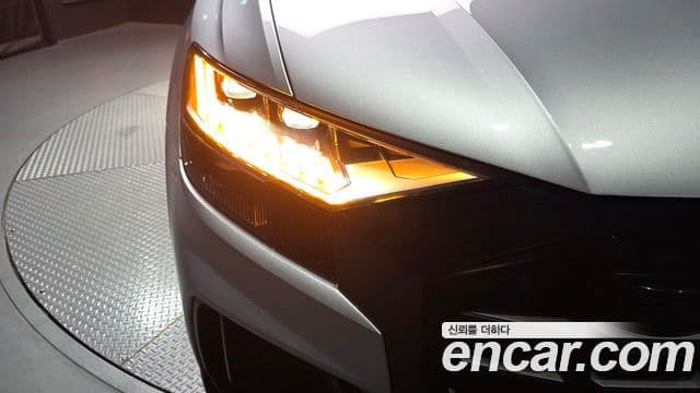 Audi Q8 2022 — Photo 37/39