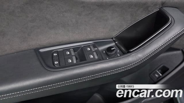 Audi Q8 2022 — Photo 16/39