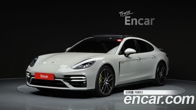 Porsche Panamera 2023 — Фото 1/20