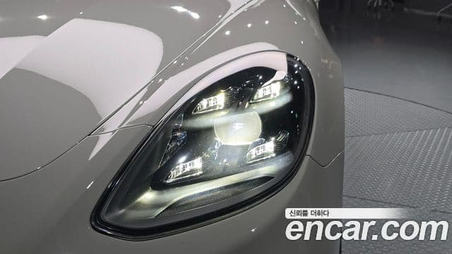 Porsche Panamera 2023 — Photo 20/38