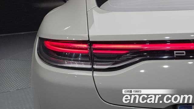 Porsche Panamera 2023 — Photo 38/38