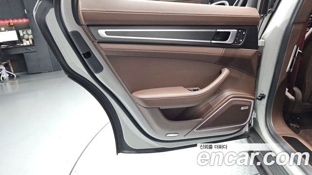 Porsche Panamera 2023 — Photo 22/38