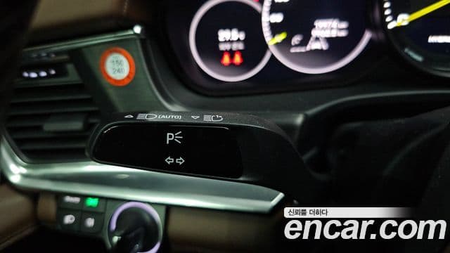 Porsche Panamera 2023 — Photo 33/38