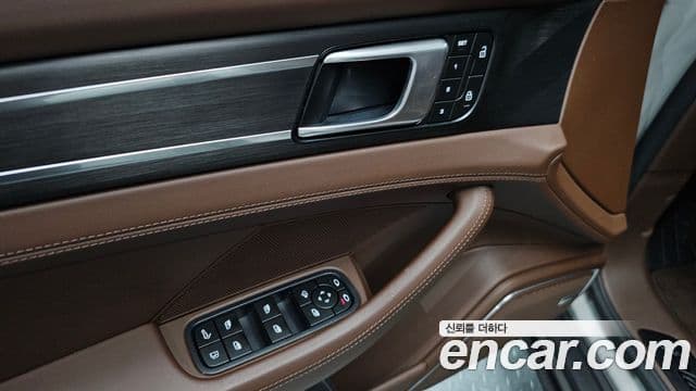 Porsche Panamera 2023 — Photo 16/38