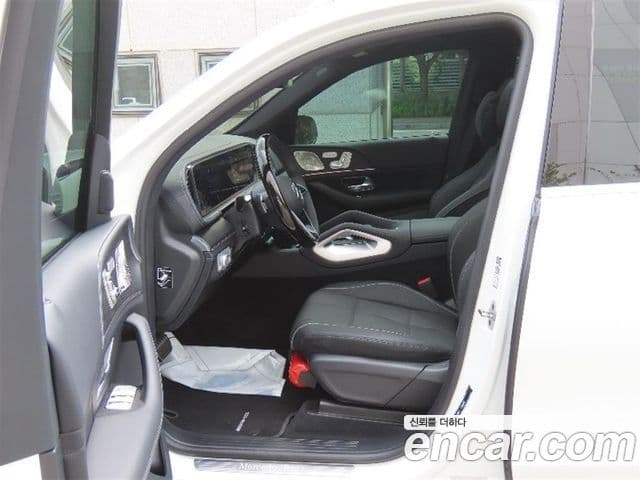 Mercedes-Benz GLS-Class 2025 — Photo 18/20