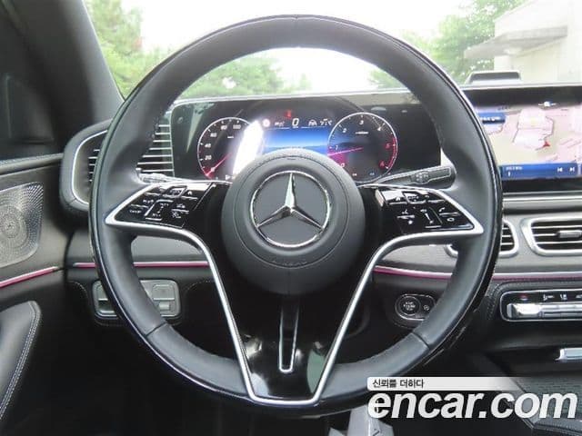 Mercedes-Benz GLS-Class 2025 — Photo 8/20