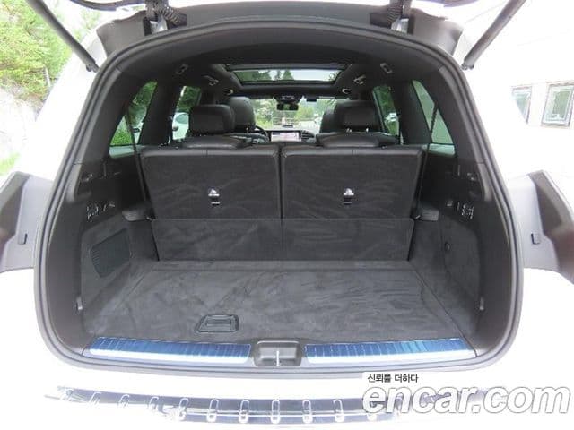 Mercedes-Benz GLS-Class 2025 — Photo 17/20
