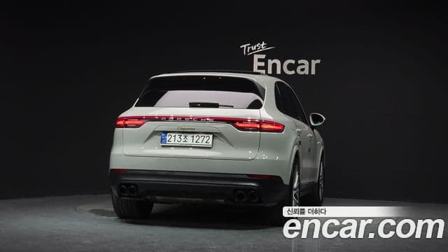 Porsche Cayenne 2023 — ფოტო 25/39