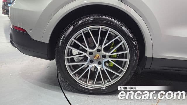 Porsche Cayenne 2023 — ფოტო 1/39