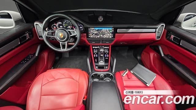 Porsche Cayenne 2023 — ფოტო 4/39