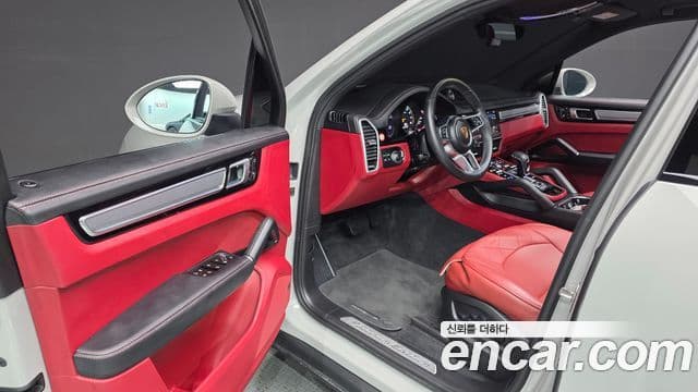 Porsche Cayenne 2023 — ფოტო 16/39