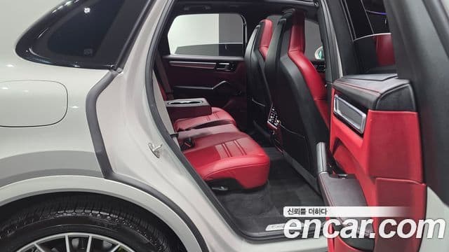 Porsche Cayenne 2023 — ფოტო 21/39