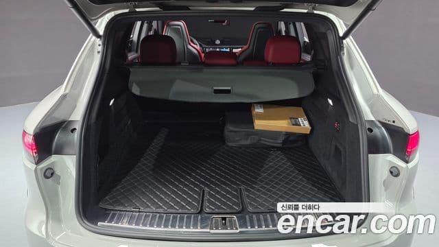 Porsche Cayenne 2023 — ფოტო 12/39