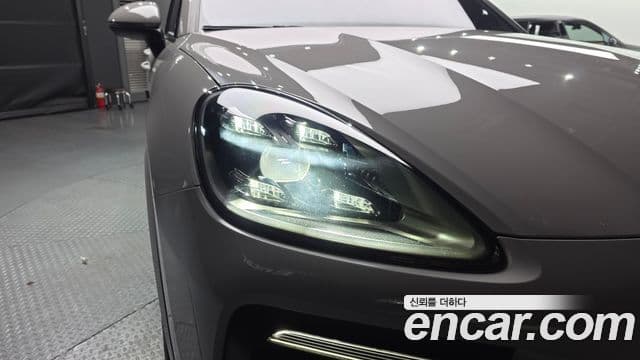 Porsche Cayenne 2023 — ფოტო 20/39