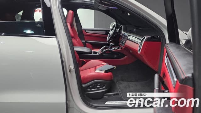 Porsche Cayenne 2023 — ფოტო 22/39
