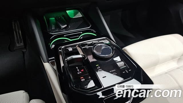 BMW 5 Series 2025 — ფოტო 8/20