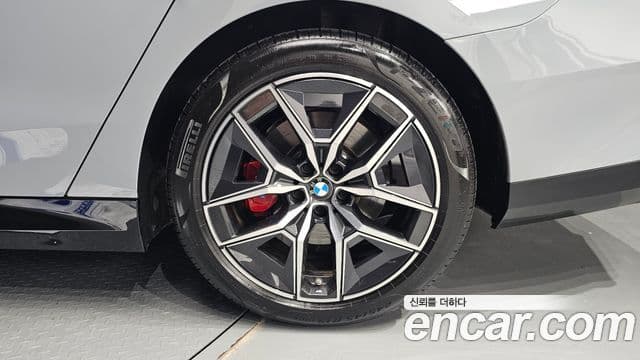 BMW 5 Series 2025 — Photo 9/35