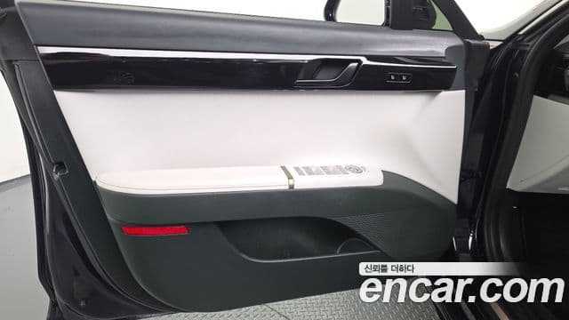 Hyundai Grandeur Hybrid 2025 — Photo 26/35