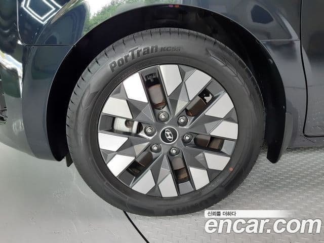 Hyundai Staria 2023 — Фото 4/20