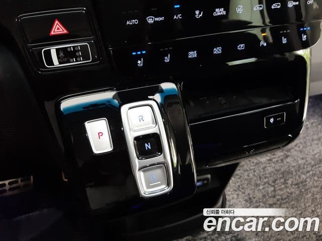 Hyundai Staria 2023 — Фото 7/20