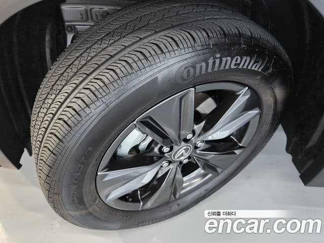 Lexus UX300h 2025 — Photo 16/19