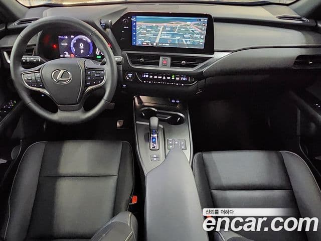 Lexus UX300h 2025 — Photo 6/19