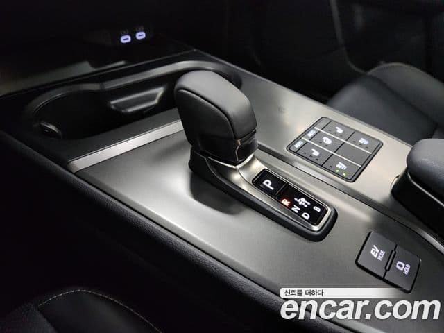 Lexus UX300h 2025 — Photo 11/19