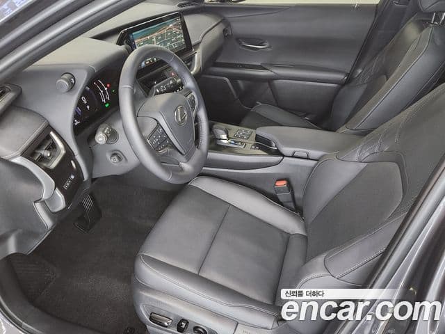 Lexus UX300h 2025 — Photo 17/19
