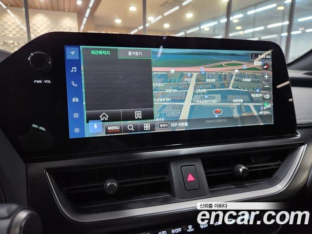 Lexus UX300h 2025 — Photo 2/19