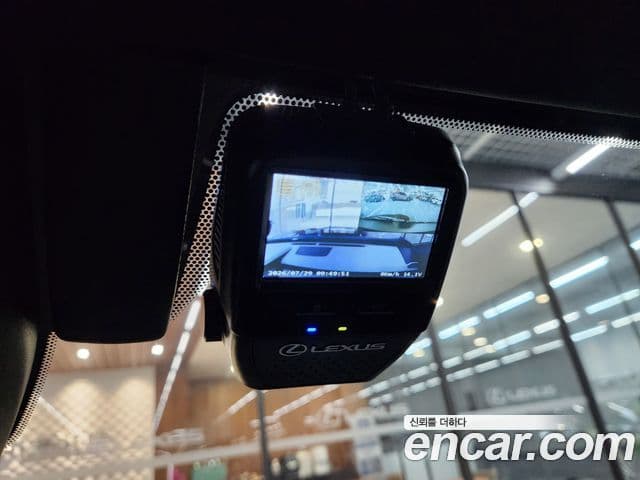 Lexus UX300h 2025 — Photo 10/19