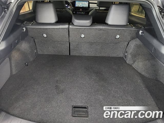 Lexus UX300h 2025 — Photo 5/19